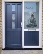 Raamfolie voordeur boeddha met huisnr en naam